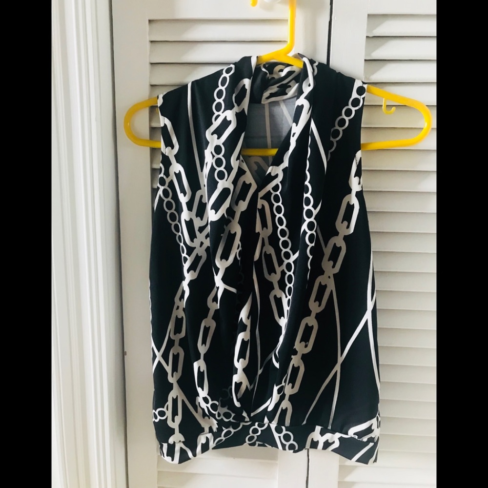 Woman printed crossover top